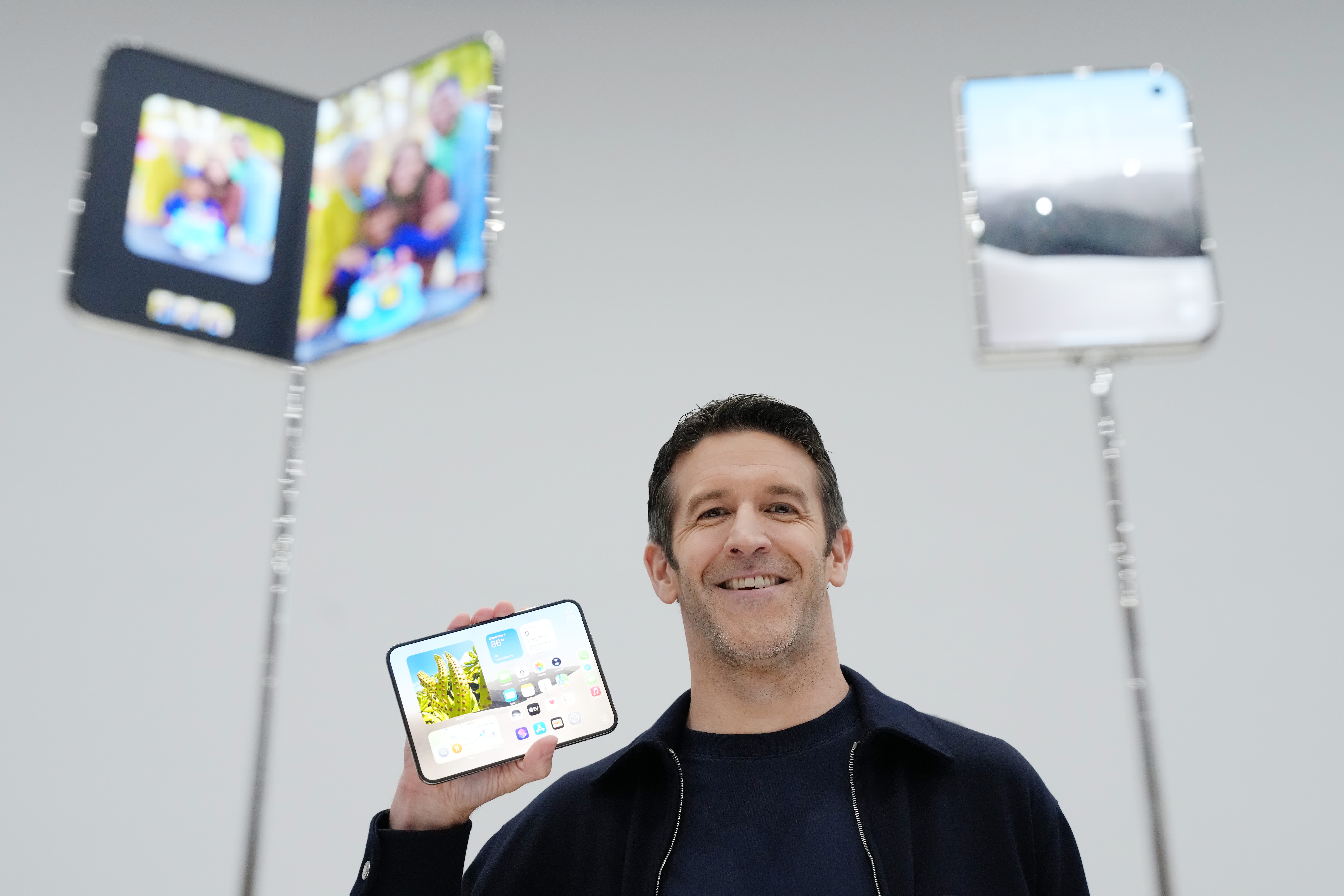 108360743 1788979495370 gettyimages 2293827396 apple unveiling