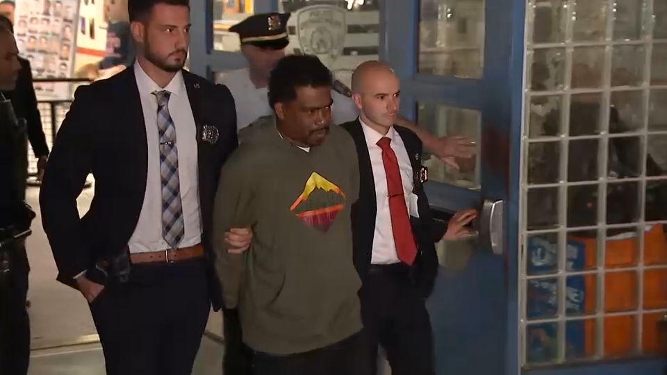 19825090 091226 washington heights perp walk