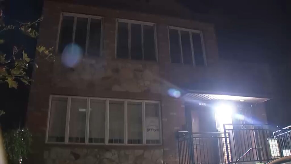 19832767 091426 wabc synagogue stabbing img