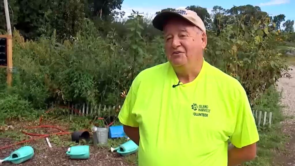 19848009 091826 wabc volunteer farmer img