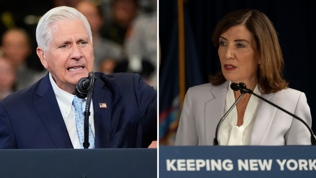 19861578 092326 wabc ap blakeman hochul split img