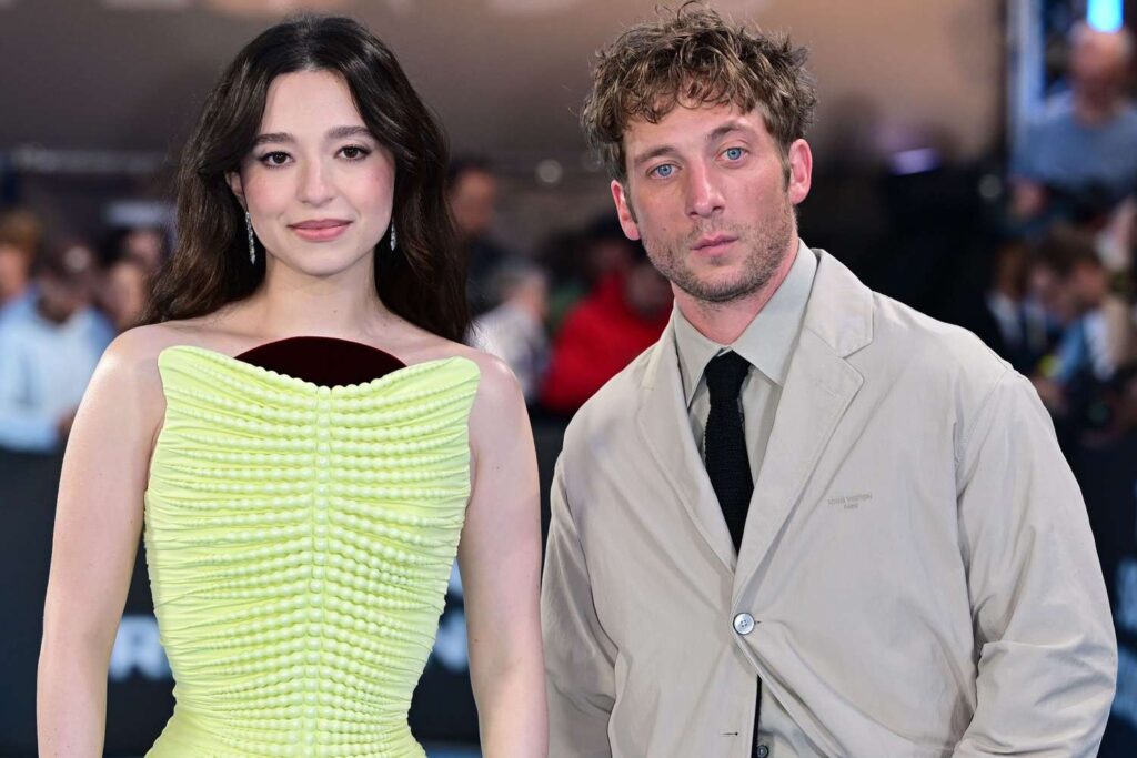 Mikey madison and jeremy allen white 092926 c0ace365952d453c84e6f8753c4c6470