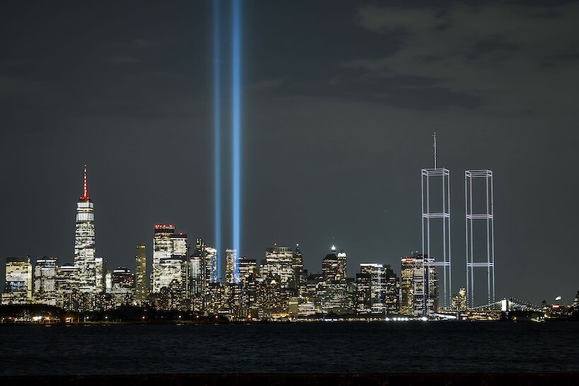 Lights twin towers new york harbor 25 years after 9 11 designboom 7