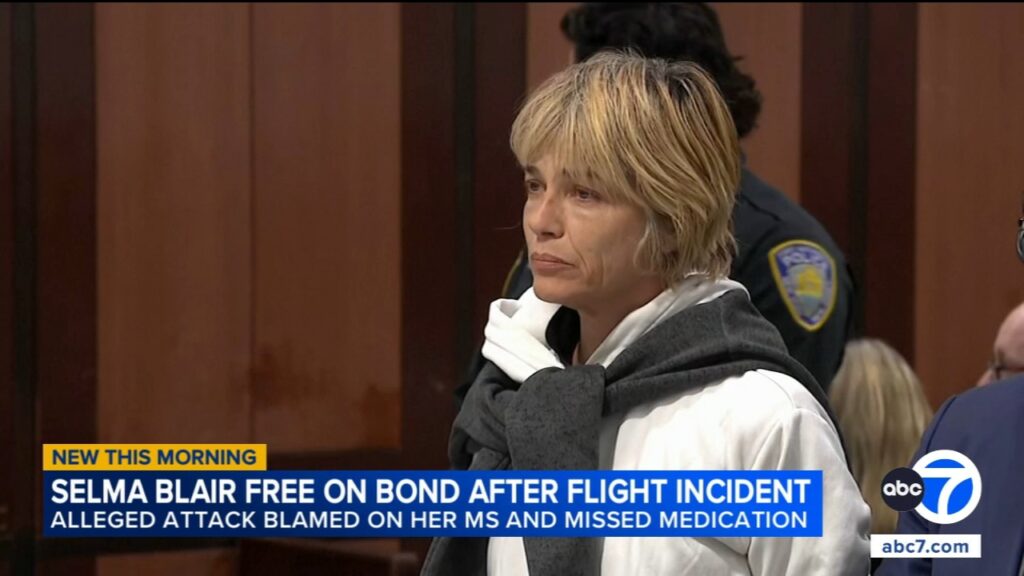 19935175 101326 kabc 4am selma blair arrest vid
