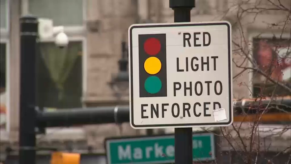 19966273 102126 wabc red light img