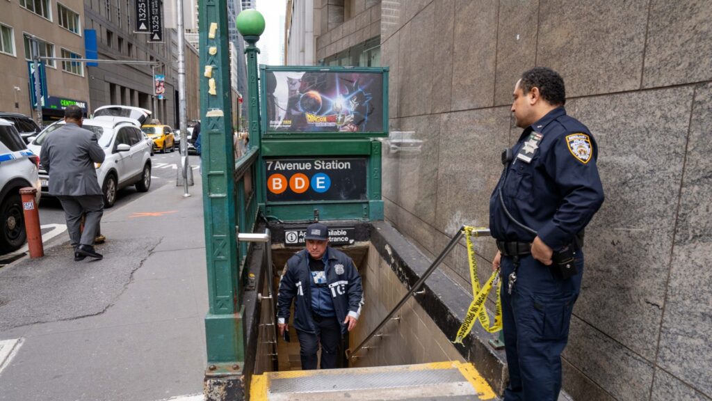 19969441 102226 wabc getty subway scene rev img