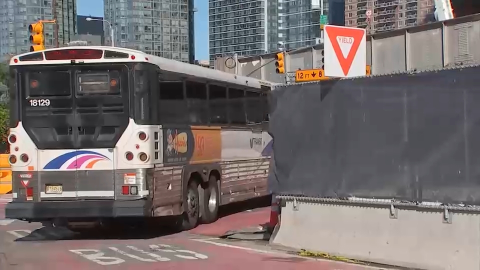 19973679 102326 port authority buses