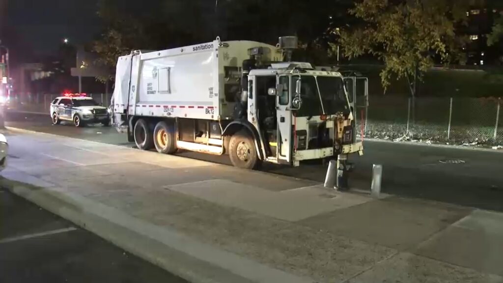 19992652 102826 wabc sanitation truck better img