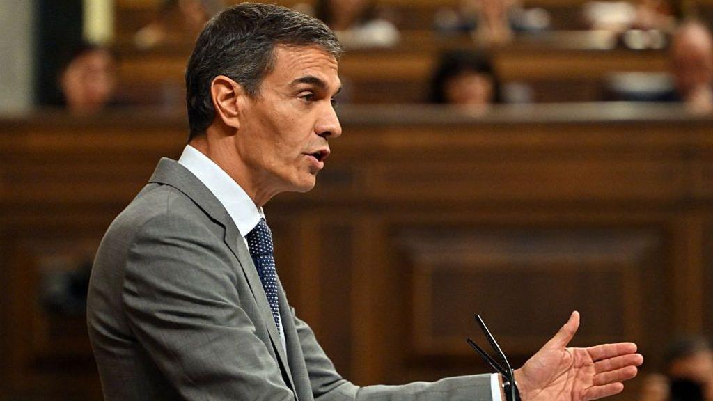 Spain's Prime Minister Pedro Sánchez dressed in a grey jacket and tie delivers a speech during an extraordinary parliamentary session to vote on a government housing decree on Octrober 2, 2026 at the Congress of Deputies in Madrid.